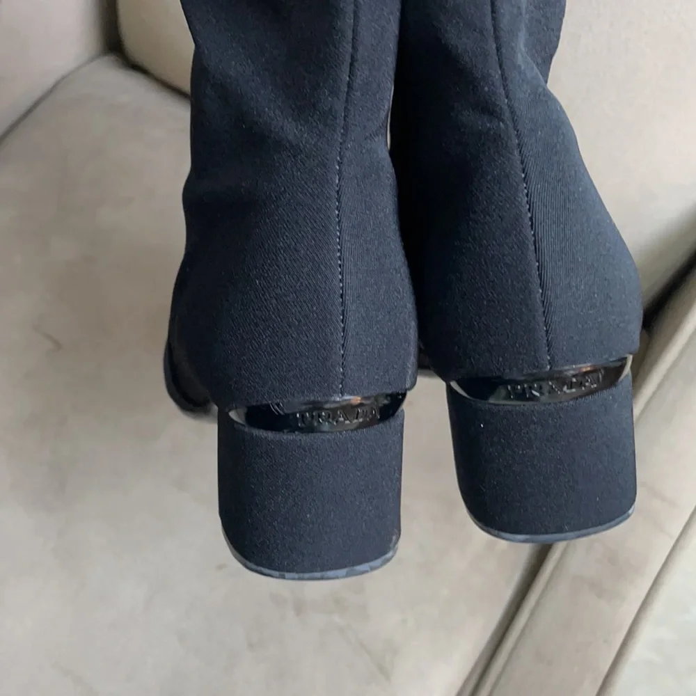 PRADA - Picture 4 of 15